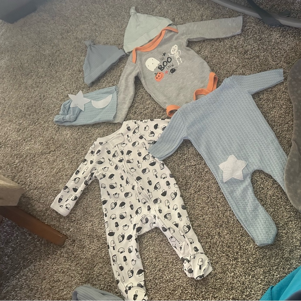 Baby boy clothes bundle Sizes 0-3m